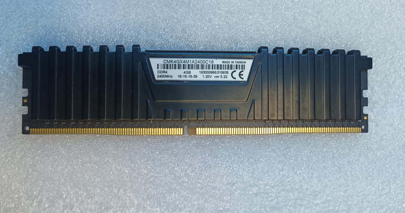 Olds Corsair 4gb Ddr4 2400mhz Desktop Ram